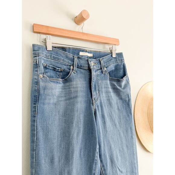 Levi's | Classic Straight Fit Women's Jeans in Medium/Light Wash | Sz 6 - Picture 2 of 8
